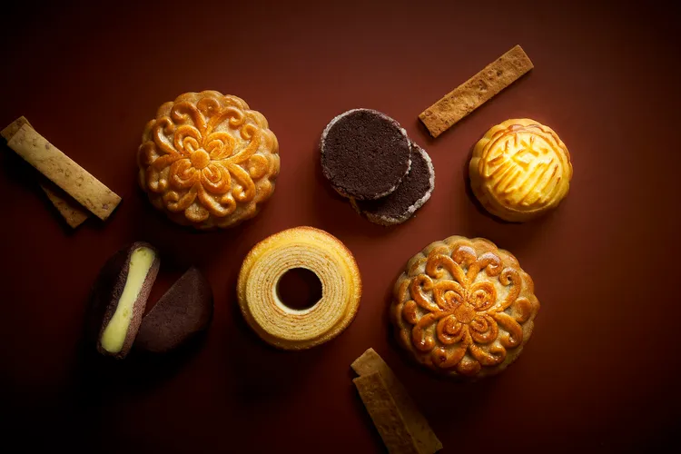 為提供消費者多元選擇，凱撒飯店連鎖禮盒融入中式經典傳統月餅、精選西式手工點心與日式糕點。凱撒飯店連鎖提供