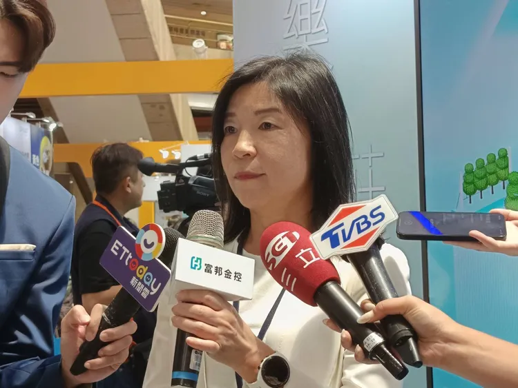 富邦金控偕五大子公司首次參與「2025高齡健康產業博覽會」，打造「樂齡莊園」守護長者樂齡生活。許麗珍攝