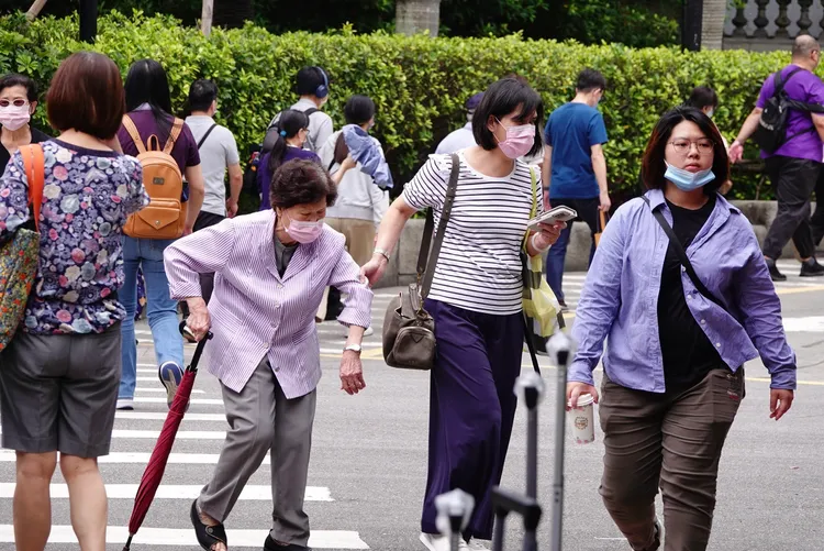 老人福利推動聯盟指出，如果剝奪高齡者社會參與反而更不利於身心健康。示意圖，莊宗達攝