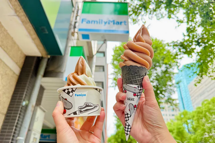 VANS聯名商品首波以「Fami!ce滑爆可樂霜淇淋」。全家提供