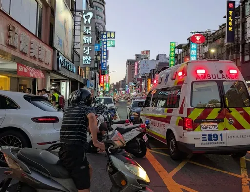 「黃仁勳愛店」變格鬥場!2顧客朝店員砸飯菜打成一團 3人掛彩