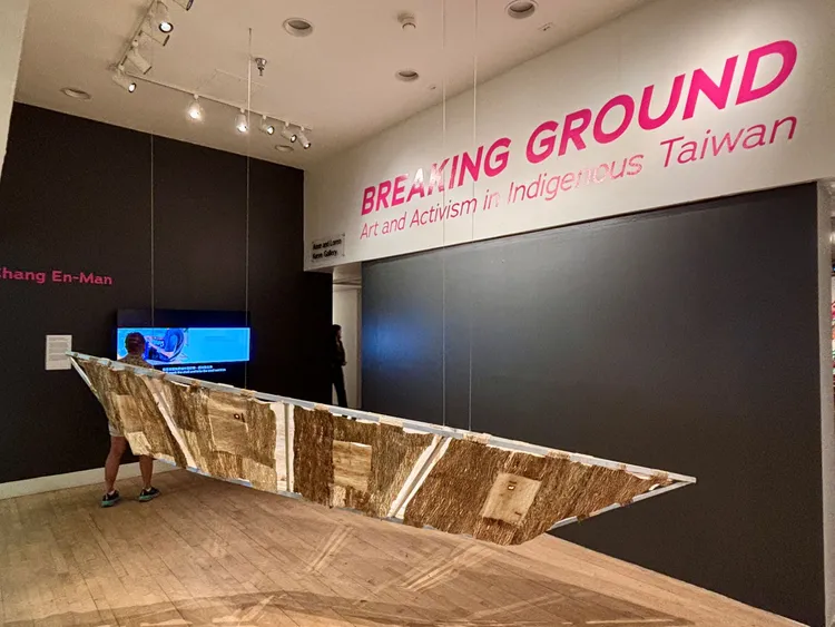 《破土：台灣當代原住民藝術與行動主義》展覽現場張恩滿作品。駐休士頓辦事處台灣書院提供