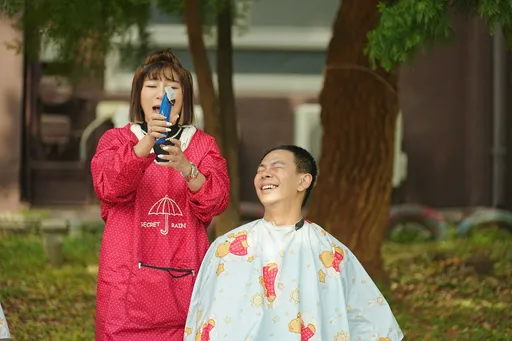 《九条好汉在一班》收视开红盘 王彩桦操刀剃头网笑翻:后脑勺有点惨