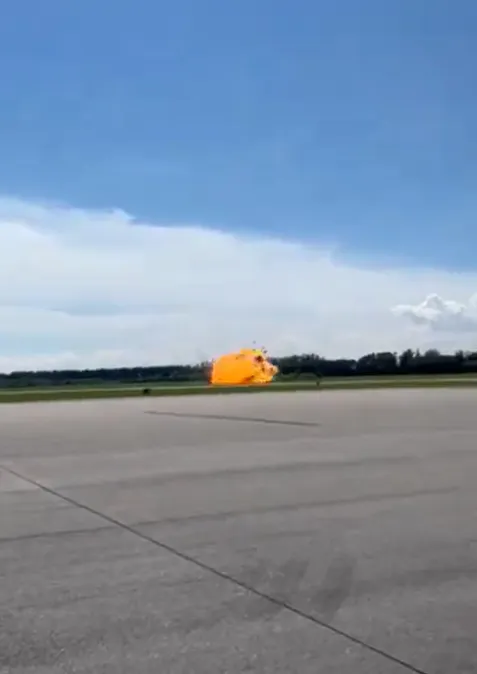 飛機墜毀方式幾乎一模一樣。翻攝自X