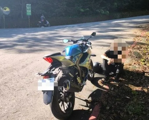 趕回家照顧失智母與中風哥!孝子低血糖摔車命懸一線 警及時救援
