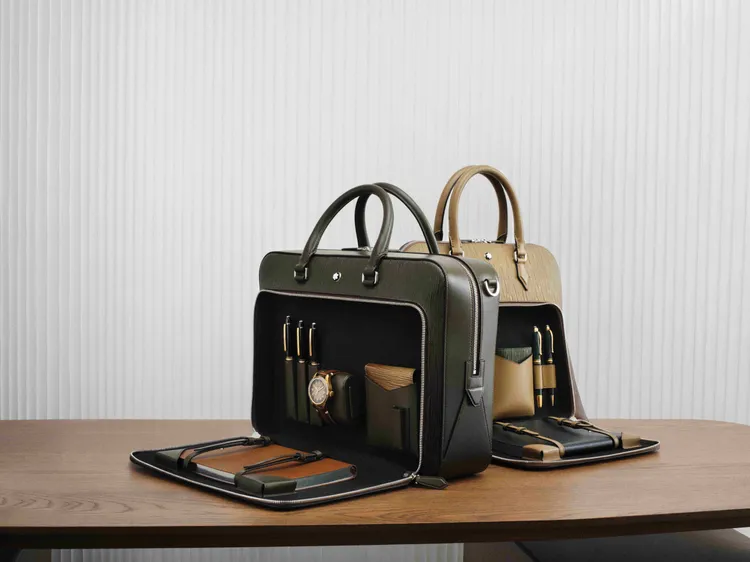 MONTBLANC 全新 Writing Traveler 融合書寫世界、書桌的創意精神和精湛的皮革工藝。