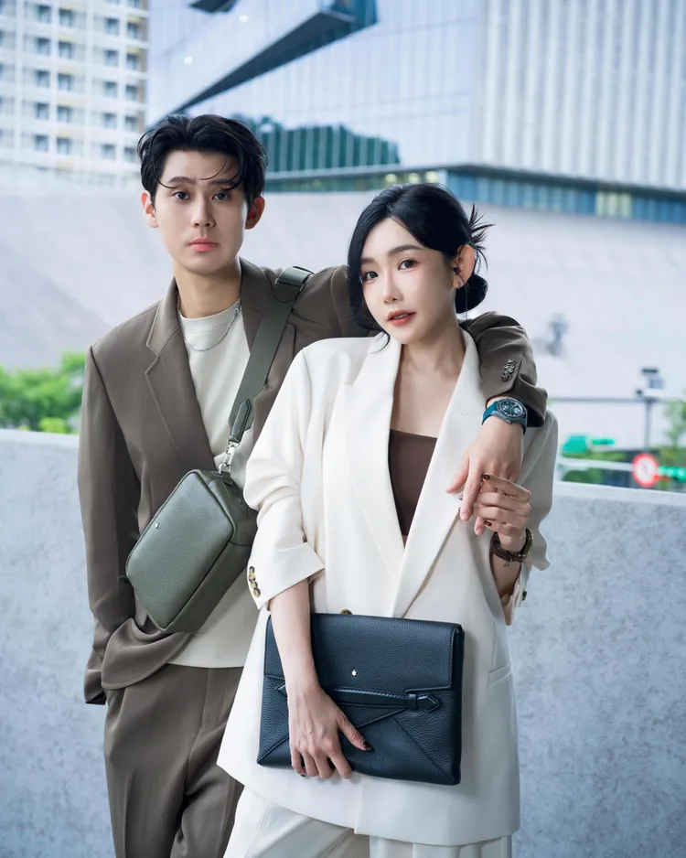 李玉璽（左）與許允樂認愛後，首度公開同框放閃。品牌提供