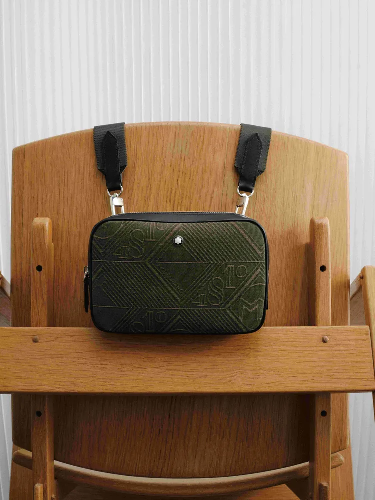 MONTBLANC Grian斜背包，4萬7700元。品牌提供