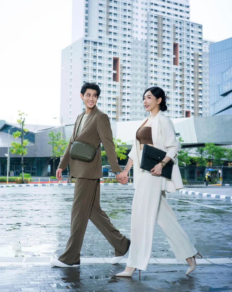 李玉璽（左）與許允樂認愛後，首度公開同框放閃。品牌提供