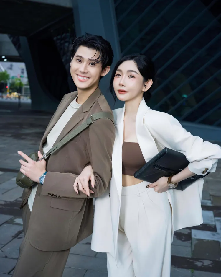 李玉璽（左）與許允樂認愛後，首度公開同框放閃。品牌提供