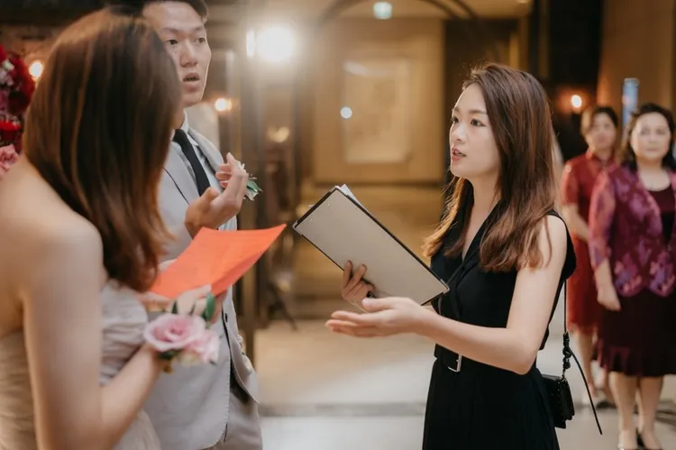 君品Collection 11處據點推出「神助攻！超頂6選1」婚宴方案，可選擇成家婚禮顧問所服務的婚禮總召與宴會主持，為新人操持喜宴的大小事。雲品國際提供