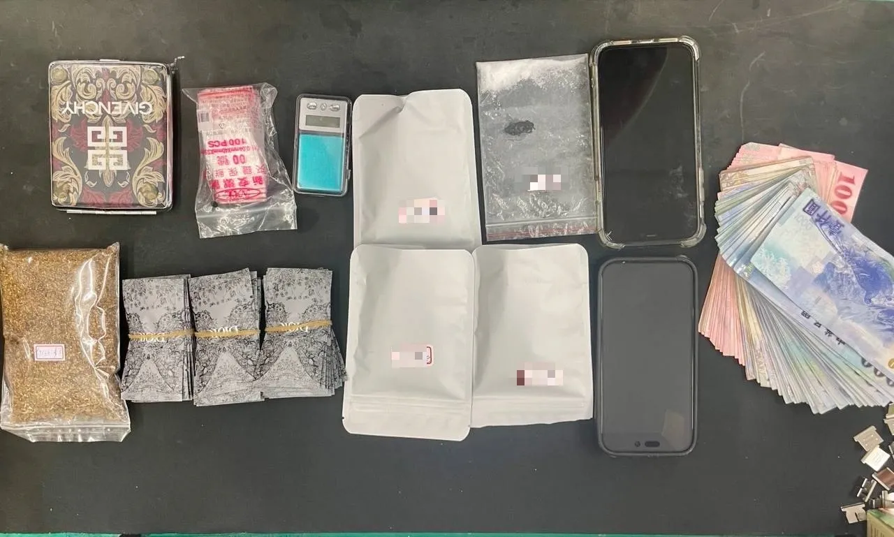 警方查扣毒品与赃款。翻摄画面