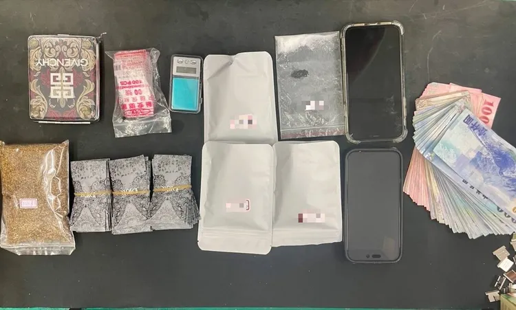 警方查扣毒品與贓款。翻攝畫面