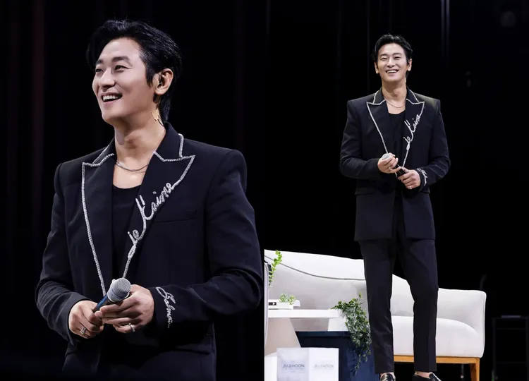 朱智勳以BALMAIN刺繡鑽飾西裝外套穿出巨星風采，17萬8000元。翻攝blitzway_reporter IG