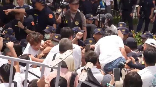 「黃國昌是民主社會的毒瘤」 簡舒培:違法集會踐踏員警尊嚴