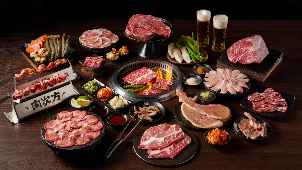 即日起至9/30,在「肉次方」消費2客進擊の肉(含)以上價位套餐,就送刮刮卡1張。王品集團提供
