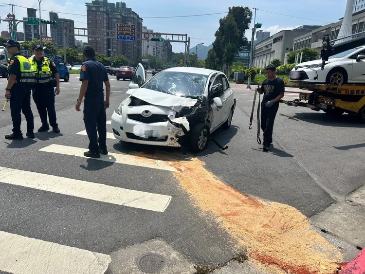 肇事小客車。警方提供
