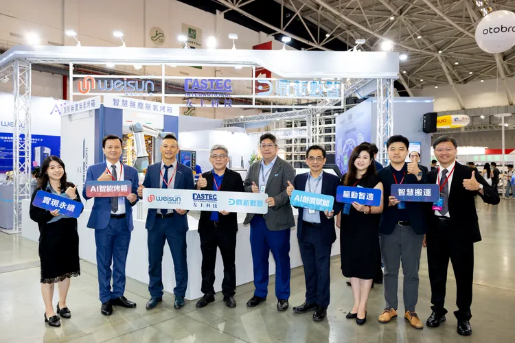 企業數位轉型平台商鼎新數智、地面型物料搬運系統開發公司友上科技與自動化乾燥設備領導品牌偉勝乾燥，於「2025台北國際自動化工業大展」聯合展出。業者提供
