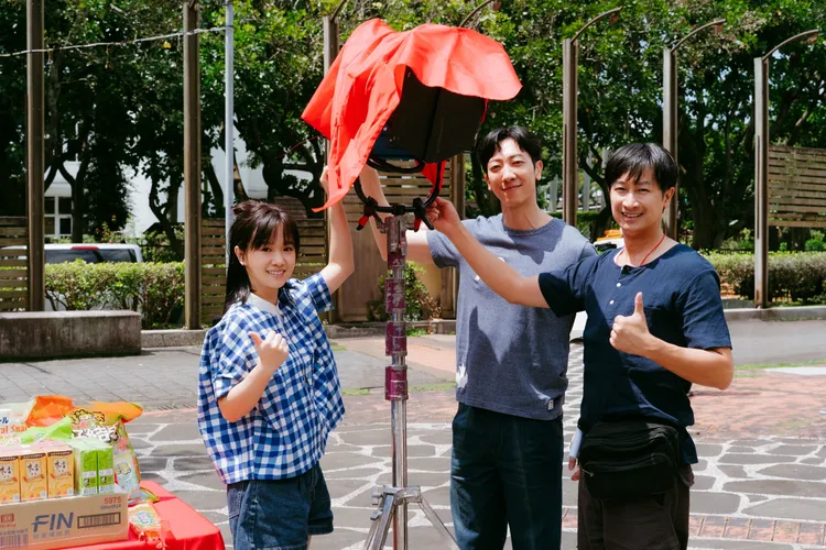 《阿爸請你嘛嘛吼》開鏡，演員Darren邱凱偉（右起）、張哲偉、嚴正嵐出席開鏡儀式。公視台語台提供