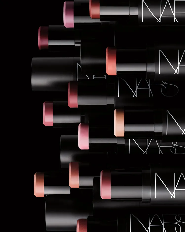 NARS高調炫色眼頰棒，1350元。品牌提供