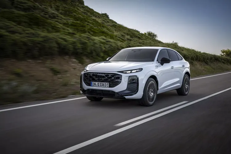 動力編成也同步繼承新世代 3，包括輕油電、柴油與插電式混合動力（PHEV）版本。原廠照片