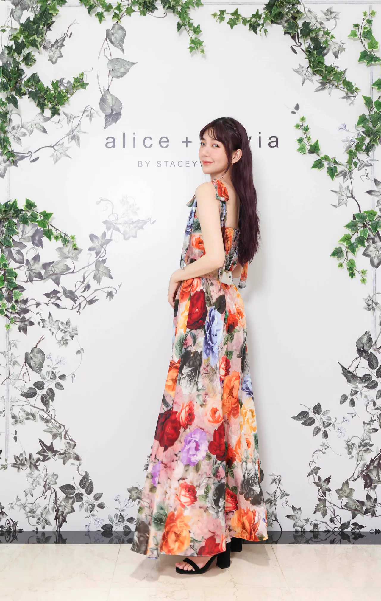 郭雪芙以印花裙装套组化身浪漫满点的波希米亚女神。品牌提供