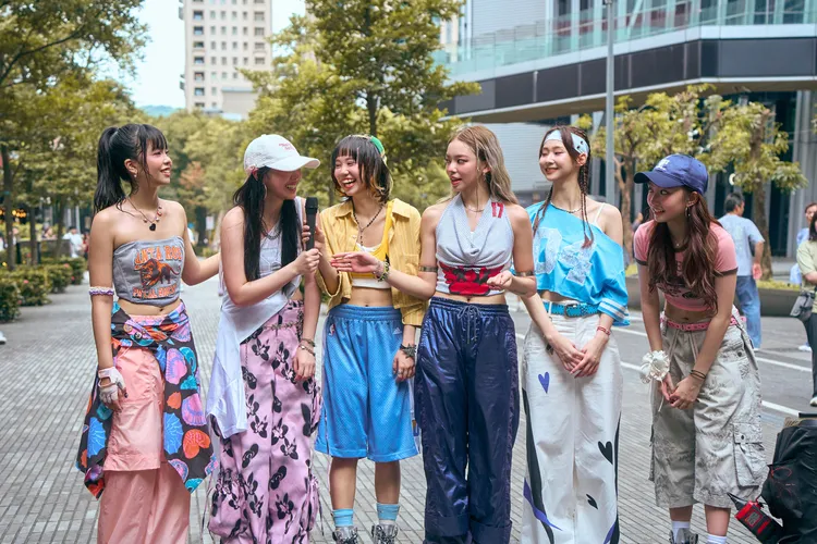 女團babyMINT快閃信義區，歡慶成軍1周年。華研國際提供