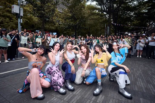 babyMINT周年快閃嗨翻信義區 熙妍落淚、全員掛彩仍喊值了
