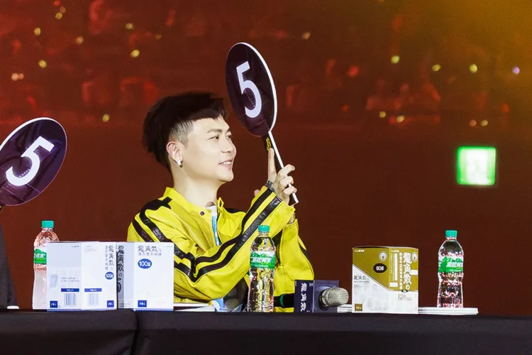 蕭秉治擔任第12屆《我不是歌手》特別評審。相信音樂提供