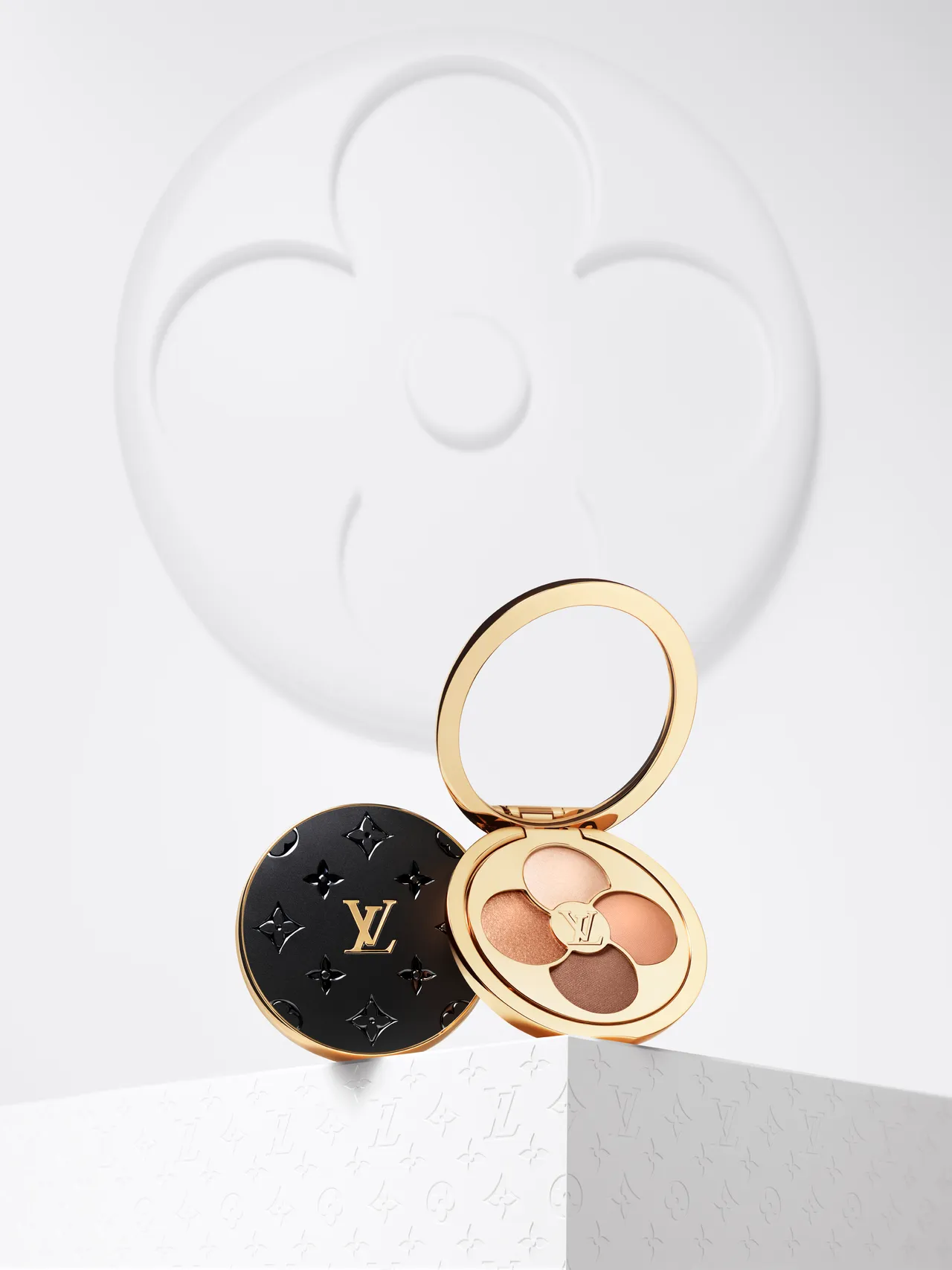 LV OMBRES眼影盘。品牌提供