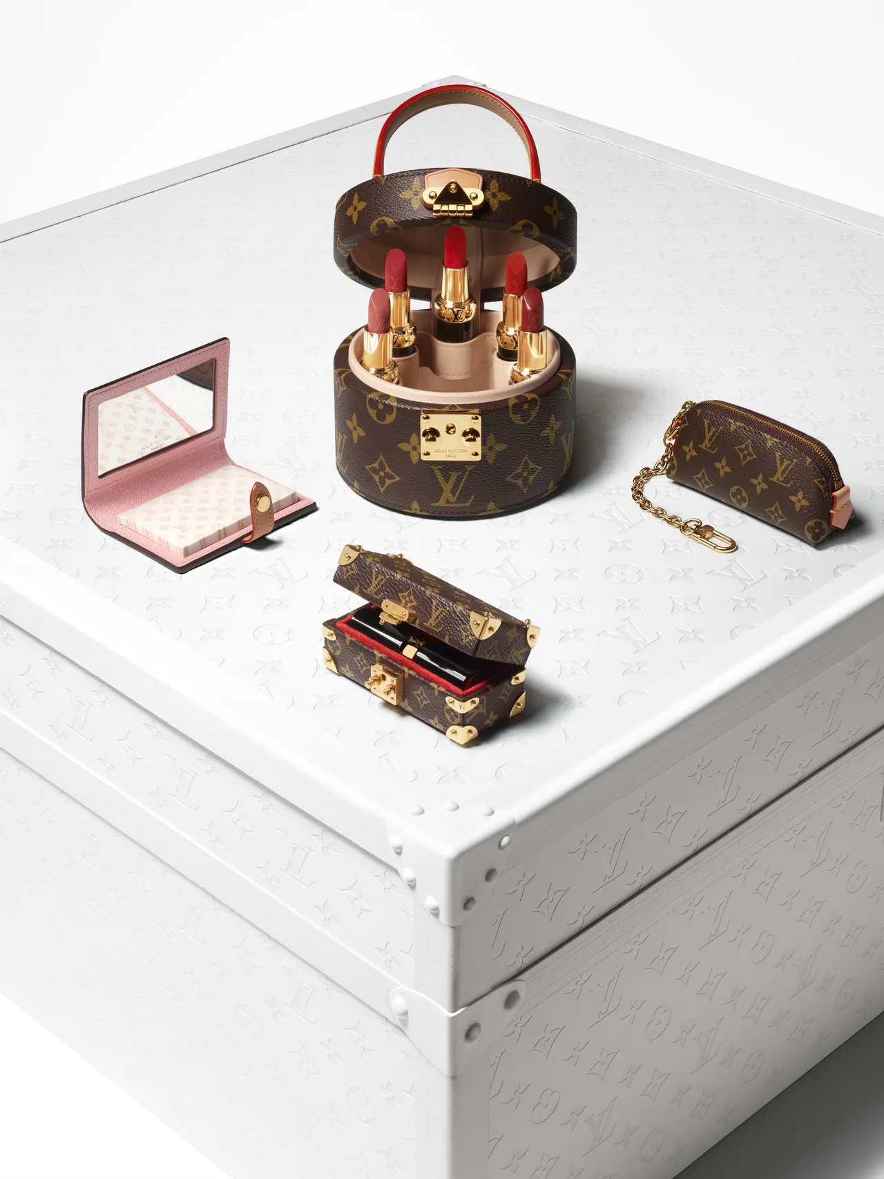 LV首个彩妆系列La Beauté Louis Vuitton登场。品牌提供