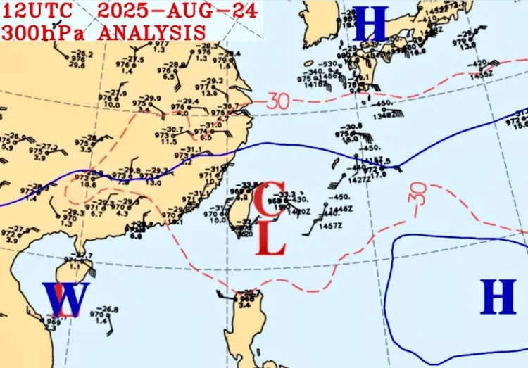 高空天氣圖中，C代表冷心（W代表暖心）、L代表低壓（H代表高壓），C、L即表示冷心低壓。翻攝《觀氣象看天氣》臉書