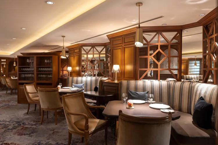 台北喜來登大飯店「台北最佳約會餐廳」安東廳牛排館於七夕情人節推出期間限定奢華七夕情人節雙人饗宴。台北喜來登大飯店提供