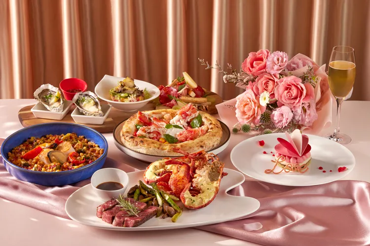台北喜來登館內氛圍獨具的「比薩屋」義式餐廳，精選五道式雙人海陸饗宴，道地義式料理，搭配頂級帝王蟹，每套4680元+10%。台北喜來登大飯店提供