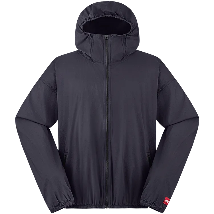 The North Red Box套頭衫，8380元。品牌提供