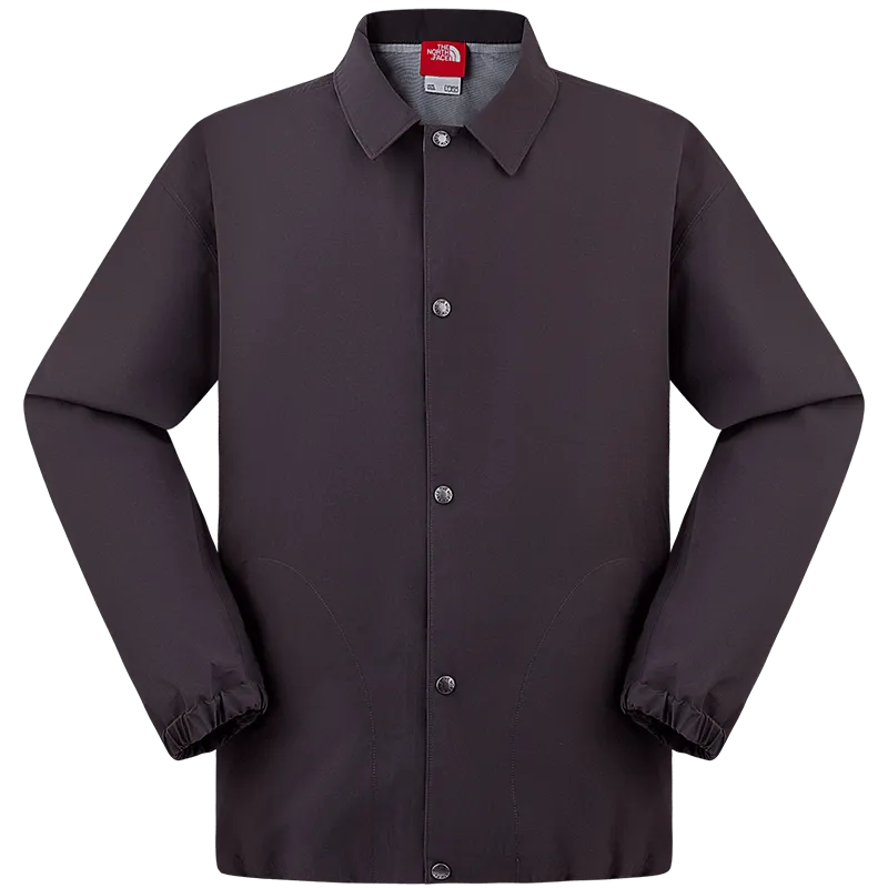 The North Face Red Box教練外套,9380元。品牌提供