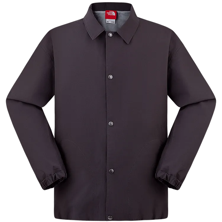 The North Face Red Box教練外套，9380元。品牌提供