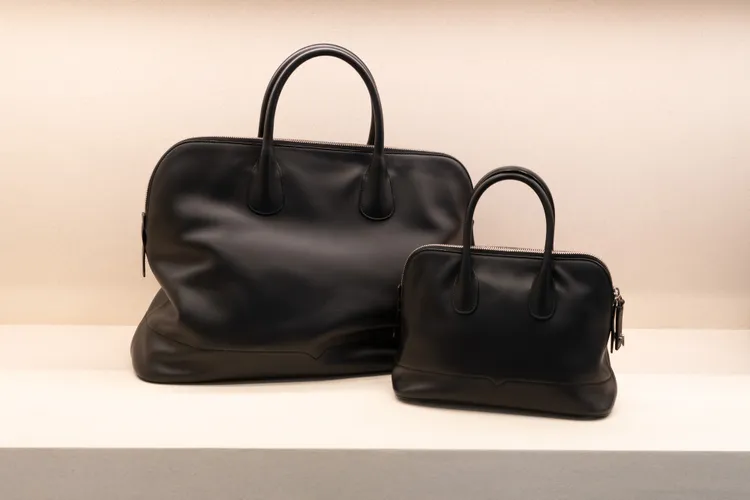 Valextra 2025秋冬全新「柔軟美學」系列My Logo手袋。品牌提供