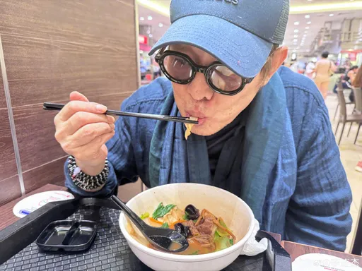 李連杰昨病床痛苦照瘋傳!今天出院大啖刀削麵報平安