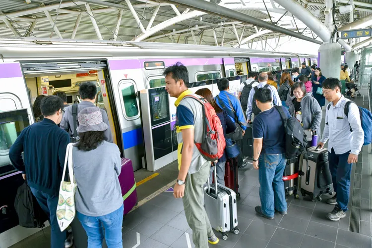 機捷搭車人潮。桃園捷運公司提供