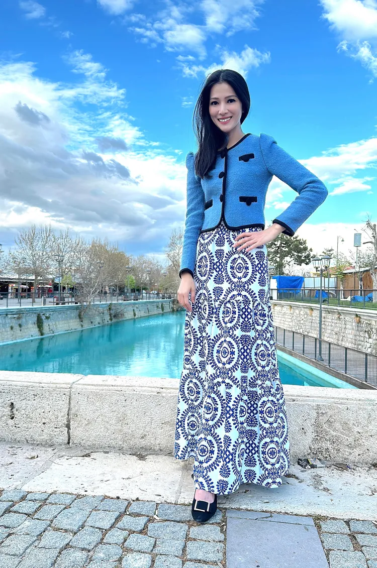 李文儀（右二）日前赴往土耳其出外景。三立提供