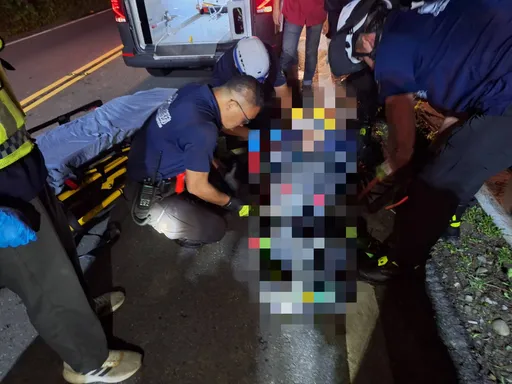 骑阿里山公路却摔50公尺深山谷 男机车骑士脱困送医