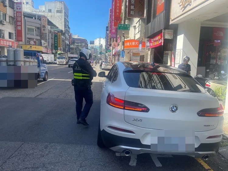 為降低交通事故，第一警分局走入商圈宣導交安。翻攝畫面