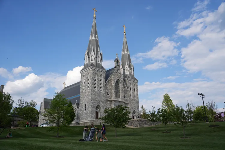 大學校園內的教堂。美聯社