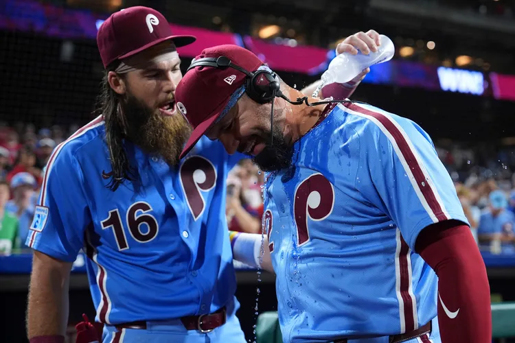 史瓦伯(右)。美聯社