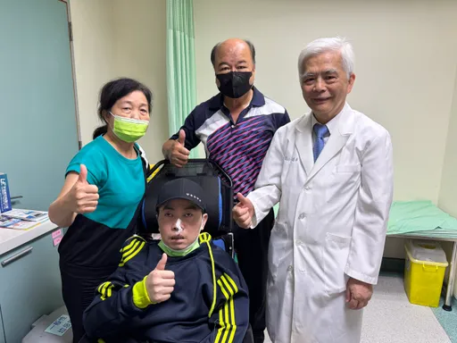 42岁男眼角撞伤被误诊脑瘤 术后昏迷4个月!转院治疗奇迹苏醒