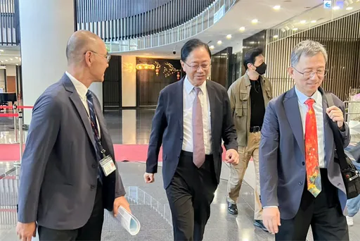 爭取核定桃園市立醫院 張善政率隊赴衛福部醫審會簡報