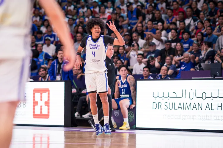 賀博今攻下14分。 翻攝FIBA官網