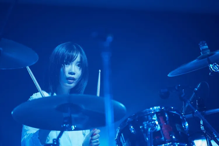 宮崎優劇中擔任鼓手。翻攝Netflix