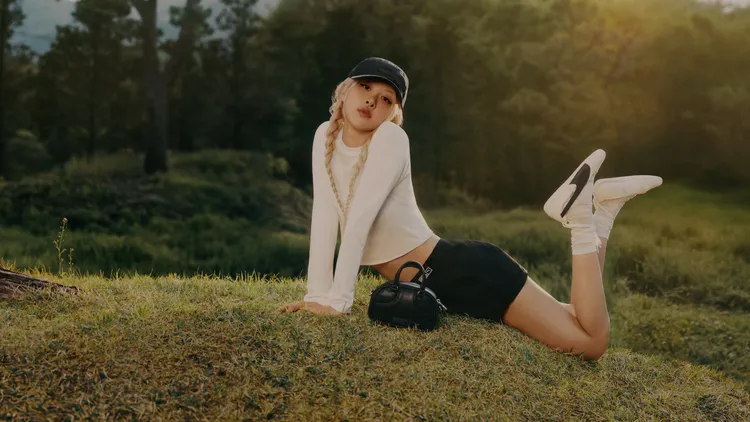 聯名系列共推出服飾、帽款、鞋款、小包等單品。品牌提供